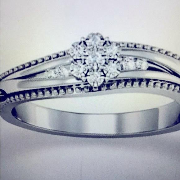 Diamond ring - Picture 1 of 3